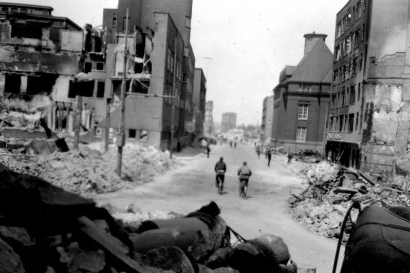 1950 Vintage Photos of Old Rotterdam – Historic Streets, WW2 & Architecture Collection (1900–1960 Archive)